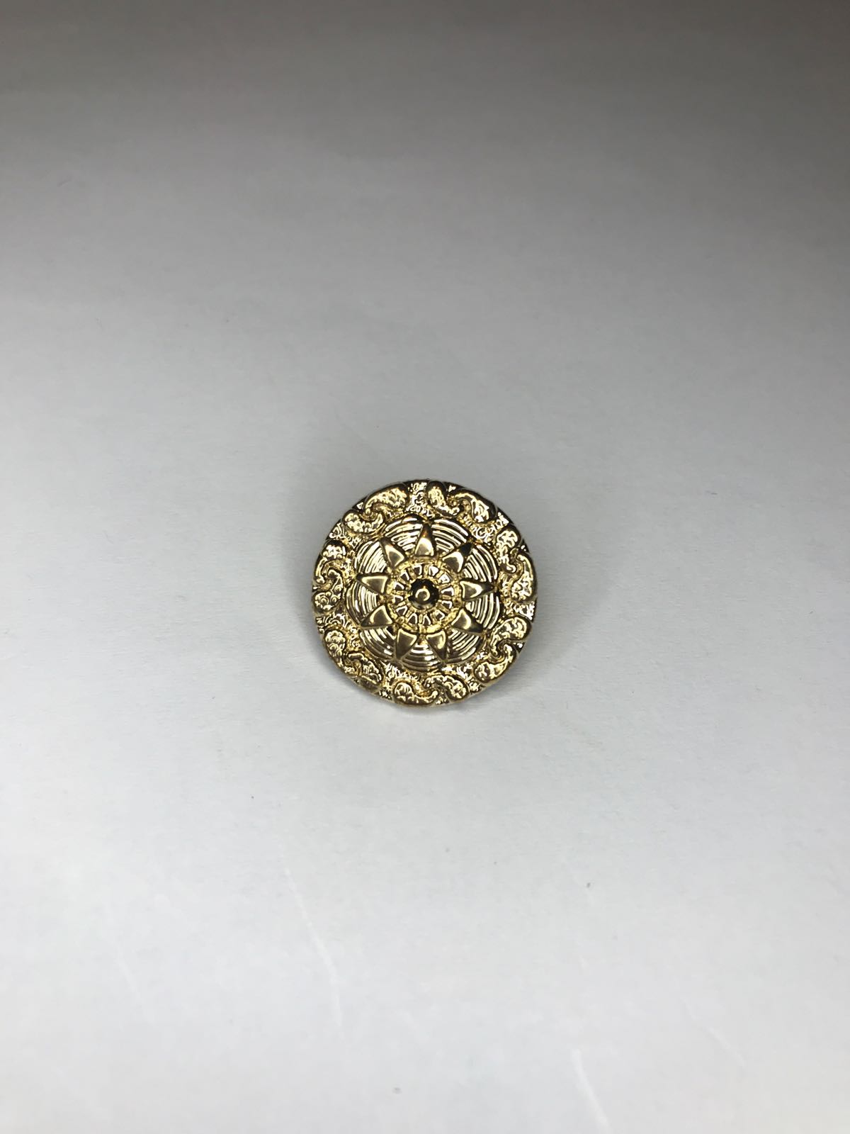Gold button 18 mm