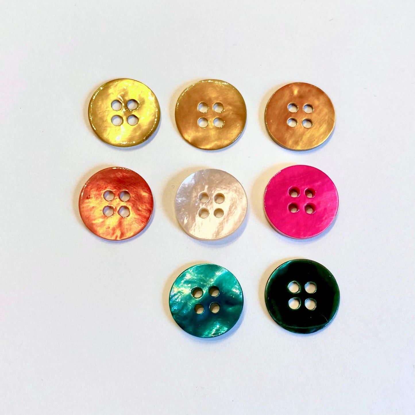 Mother of pearl button 15 mm