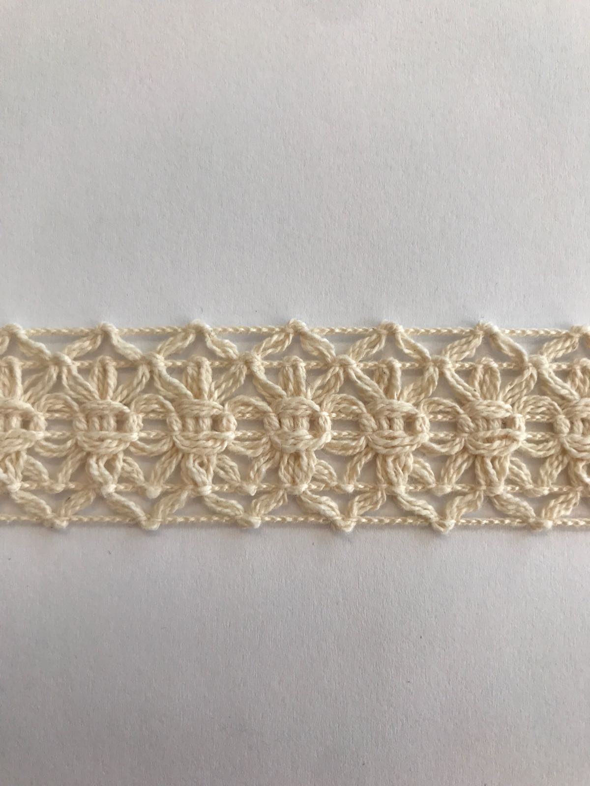 Yarn lace 28 mm