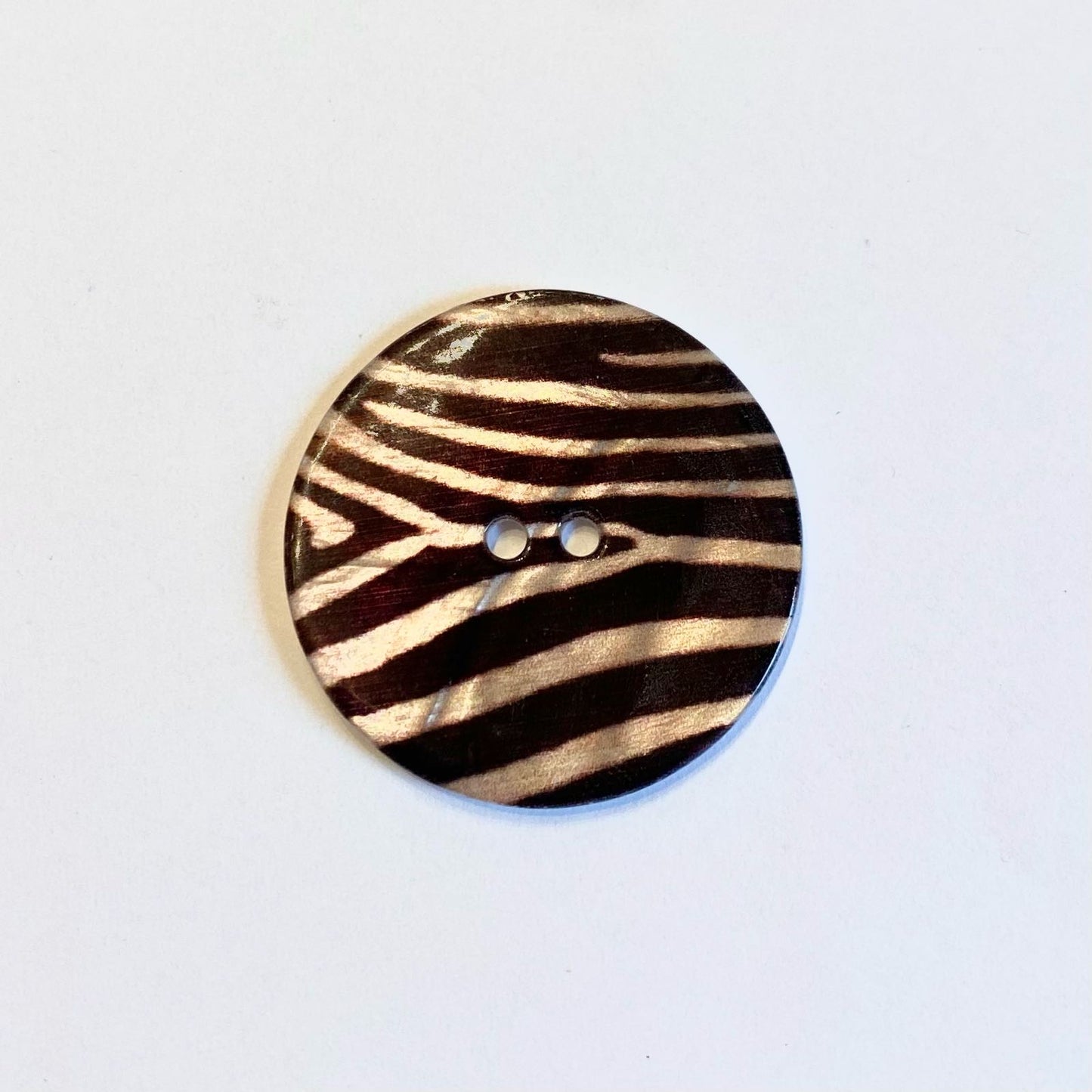 Mother-of-pearl button with zebra print 35 mm