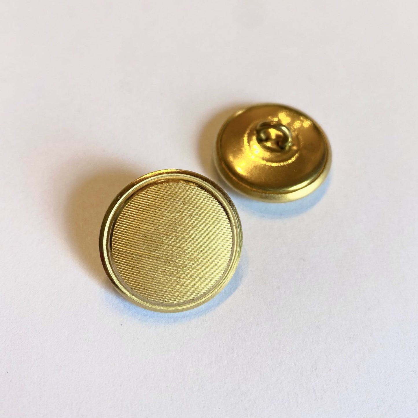 Gold button uniform 20 mm