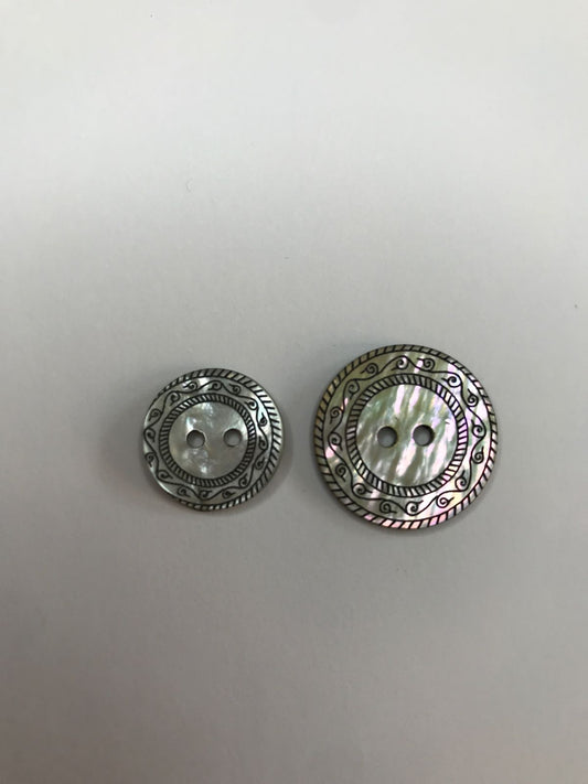 Mother of pearl button with pattern 15-20 mm