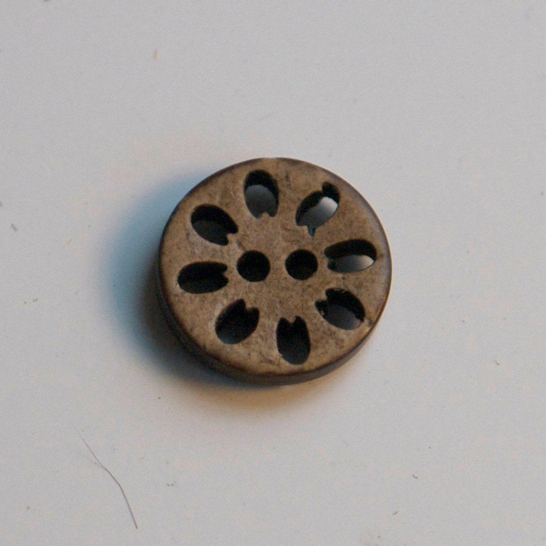 Wooden button 12 mm