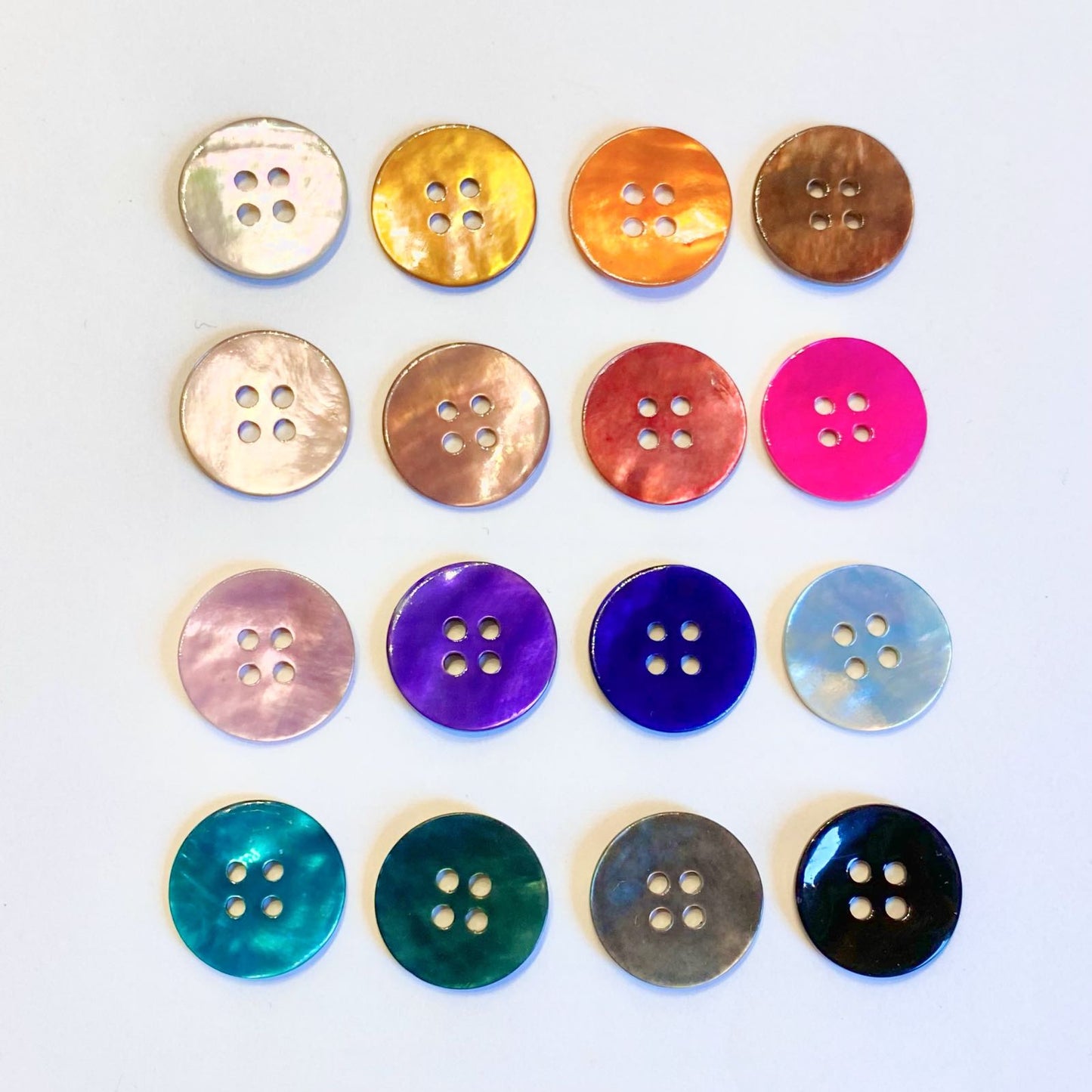 Mother of pearl button 17 mm