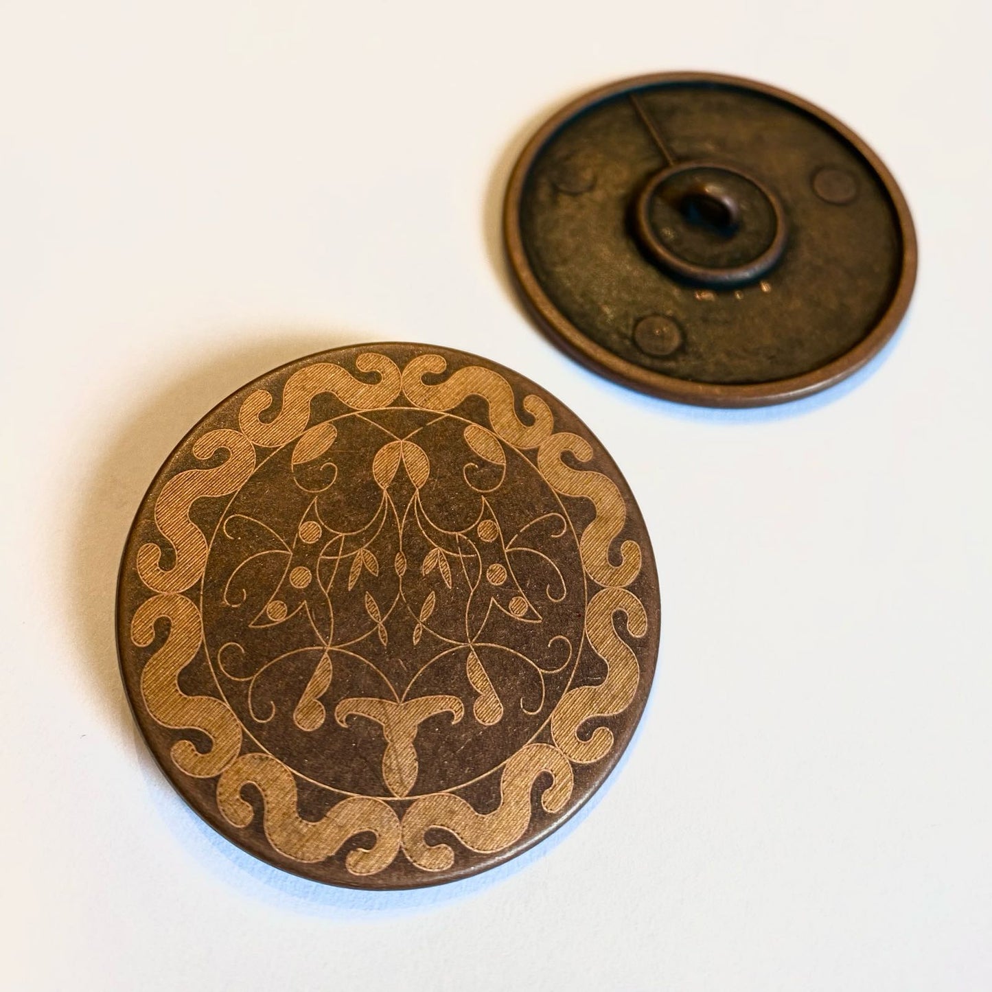 Metal button with pattern 40 mm
