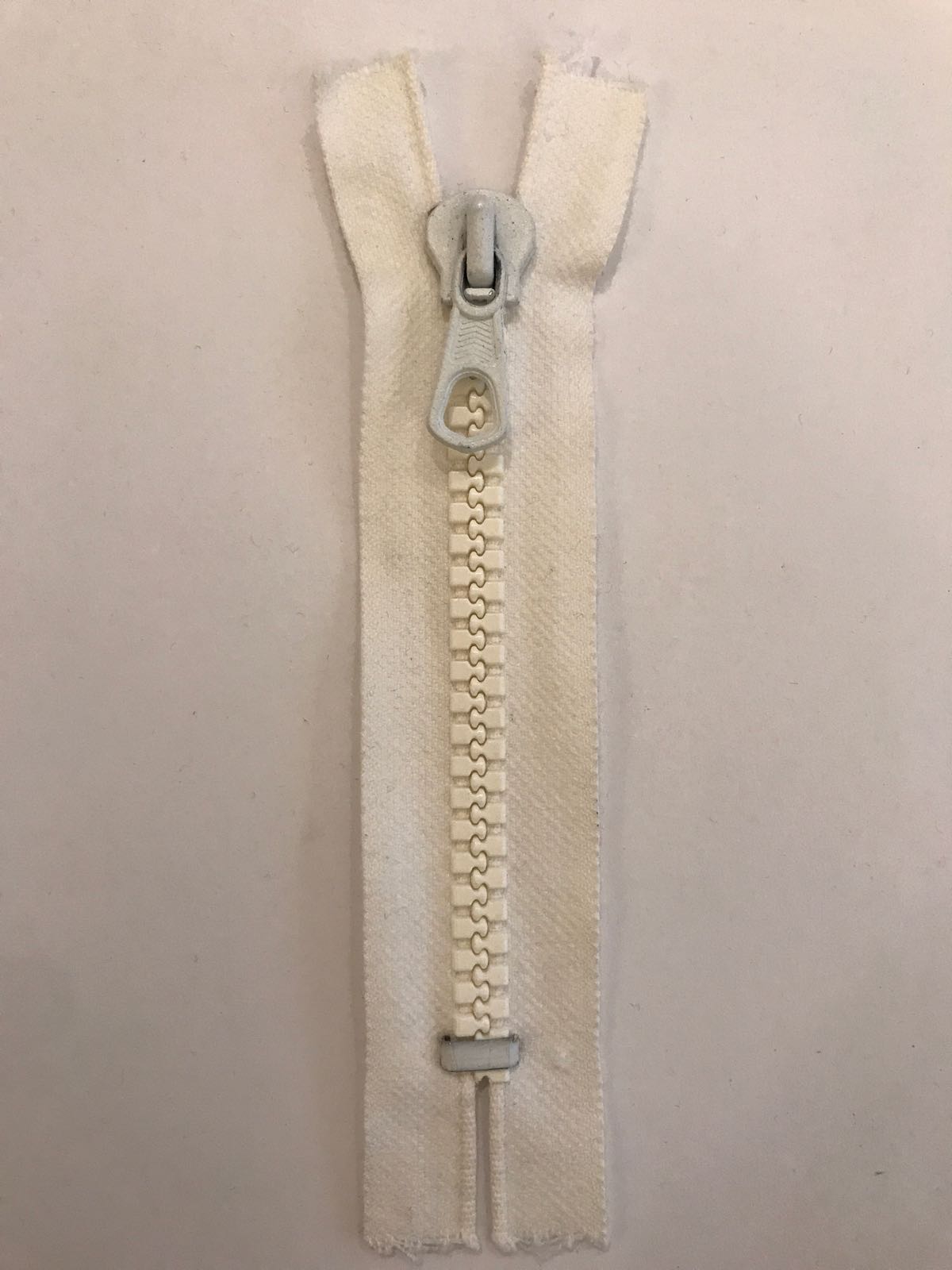 Plastic zipper non-divisible 14 cm