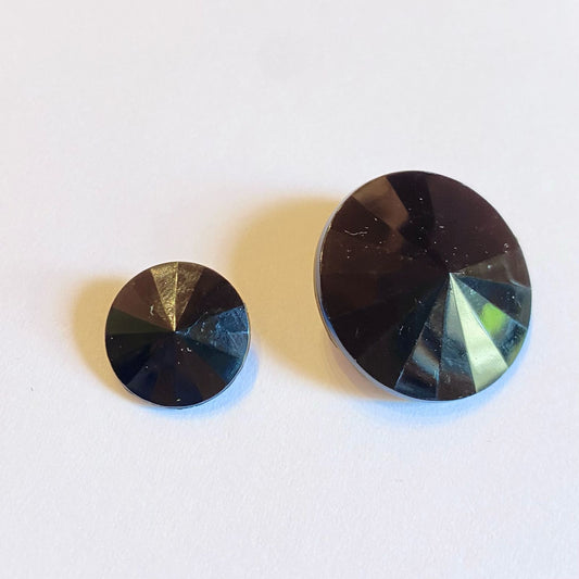 Black plastic button with facets 15-25 mm