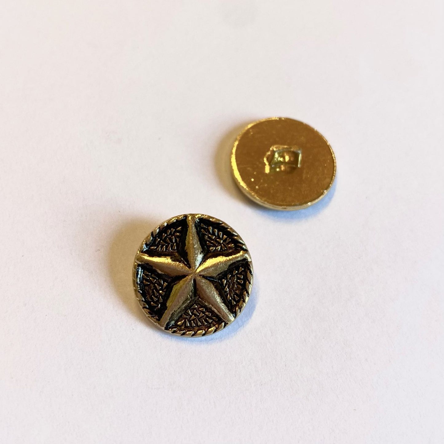 Gold button with starfish 15 mm
