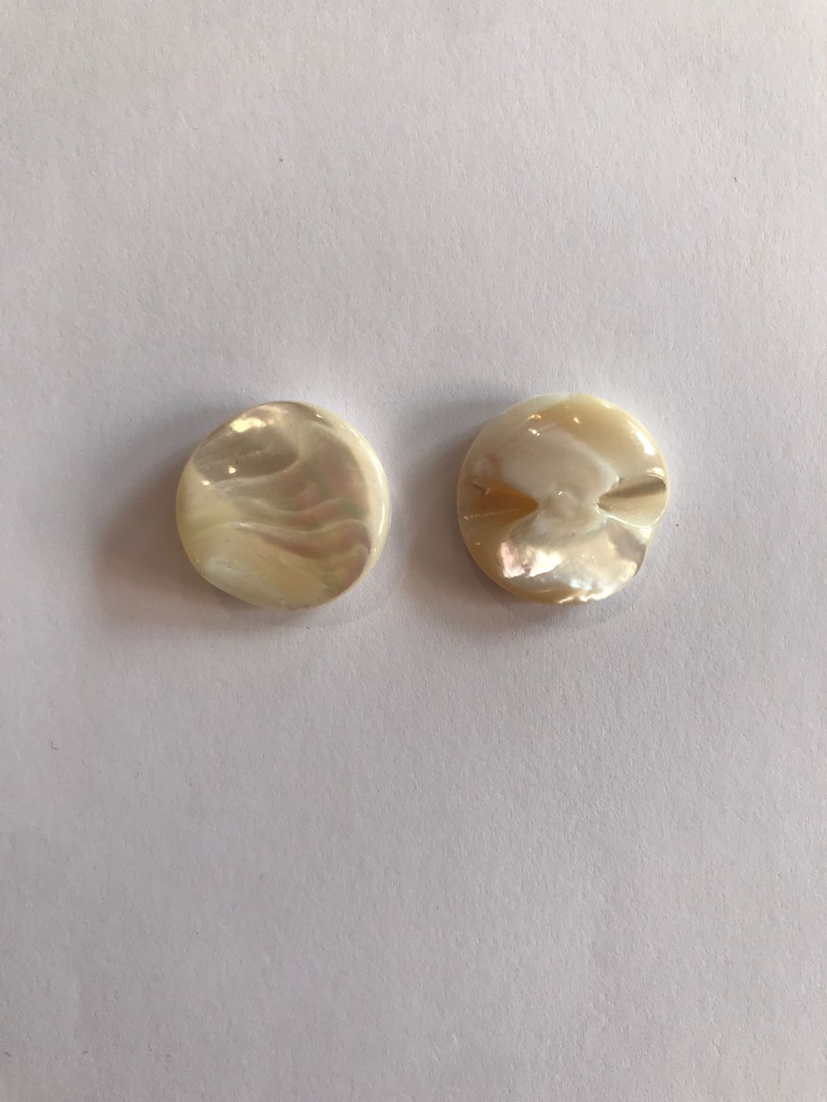 Mother of pearl button 20 mm