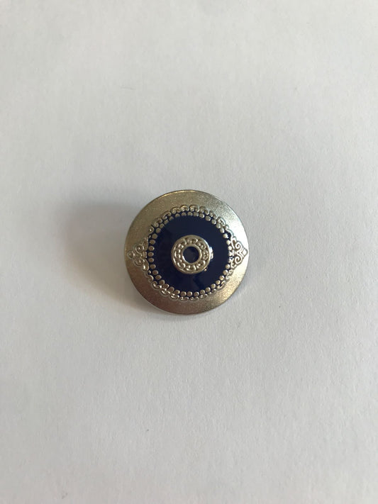 Silver button with pattern 23 mm