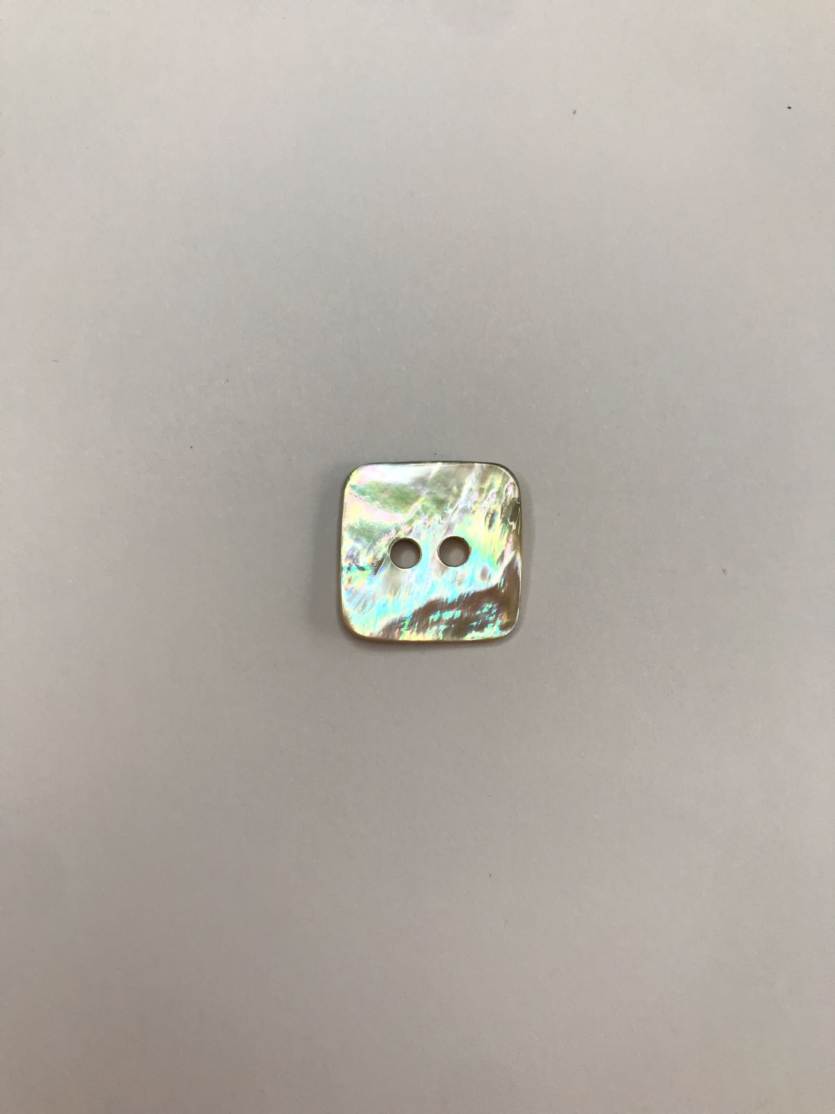 Mother of pearl button 16 mm
