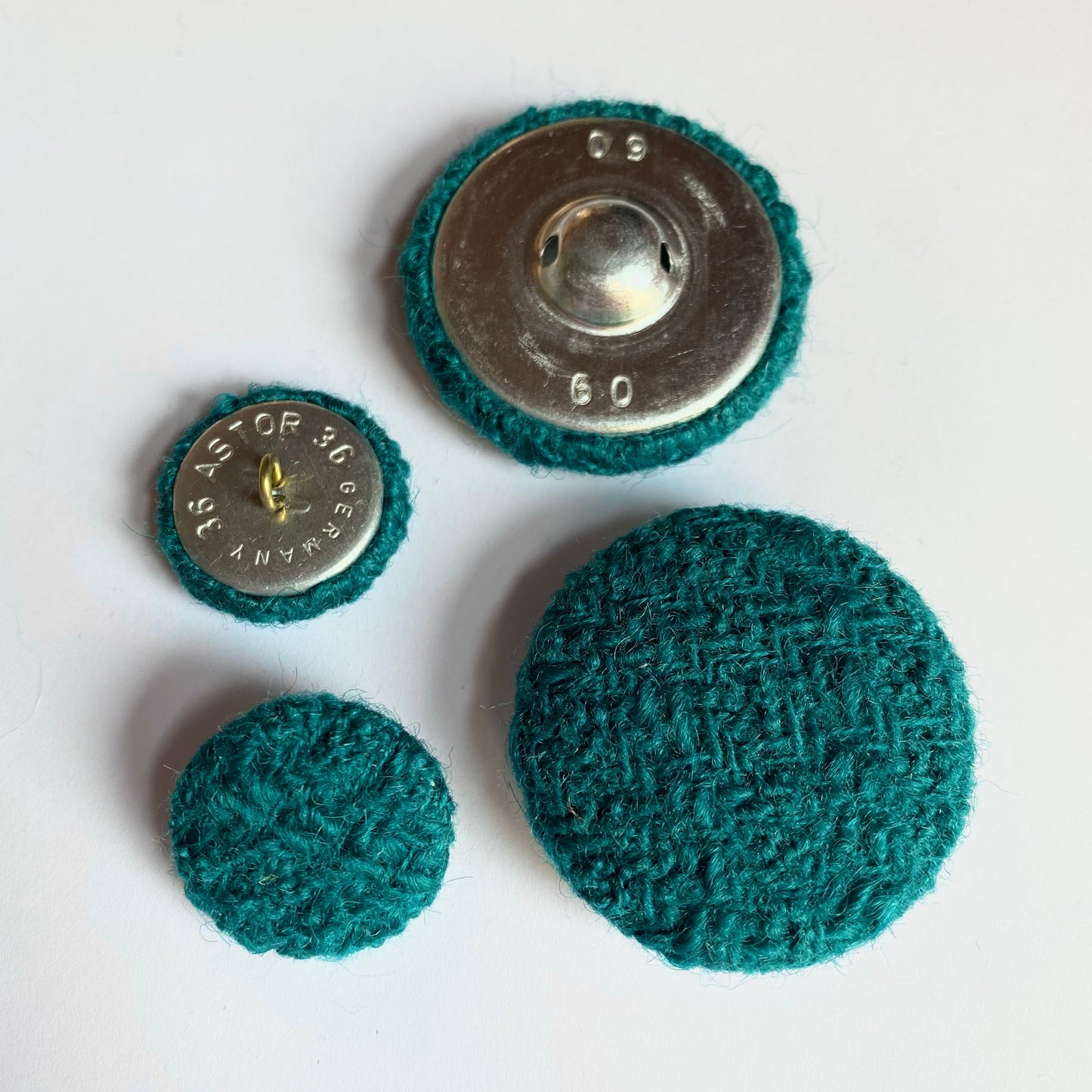 Fabric-covered button 24-40 mm