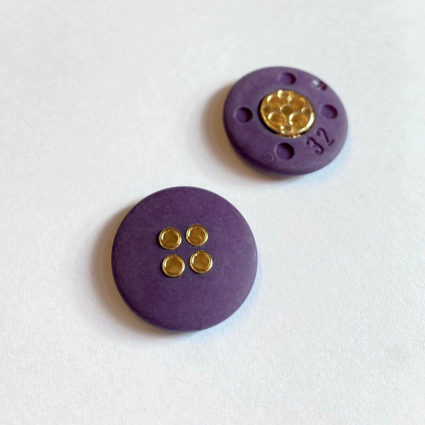 Matt plastic button 21 mm