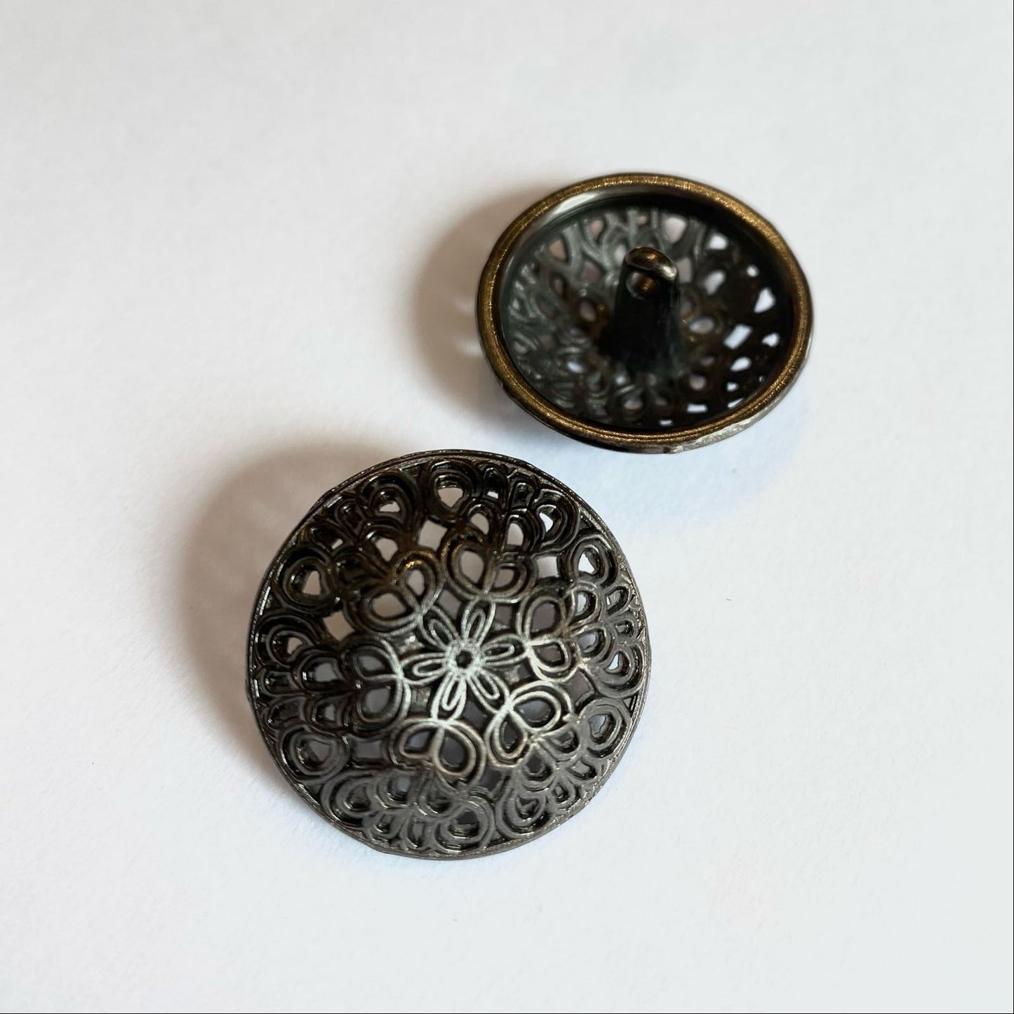 Metal button with pattern 23 mm