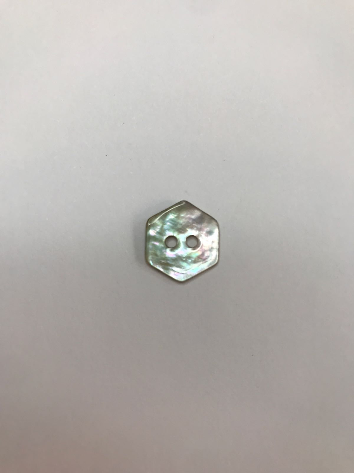 Mother of pearl button 13 mm
