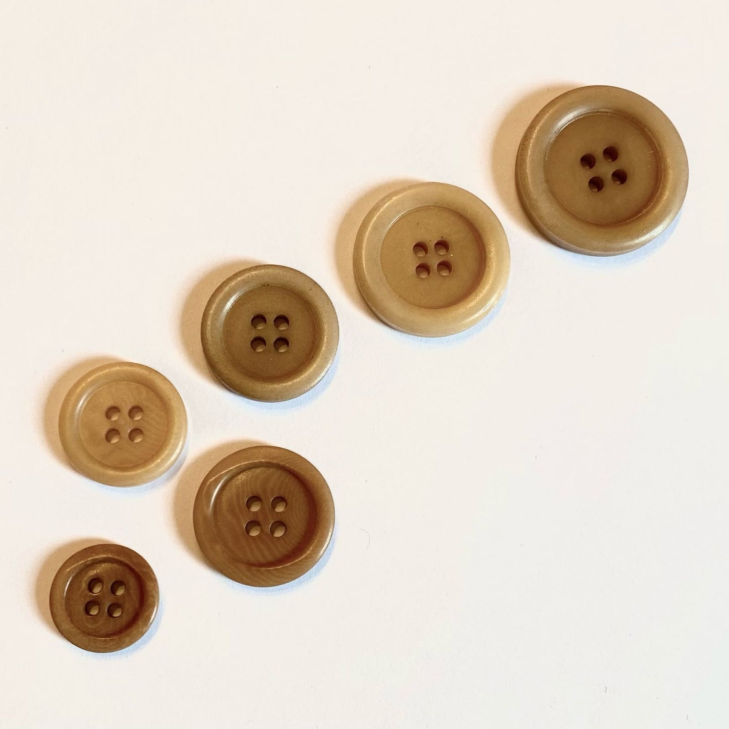 Plastic button 15-25 mm