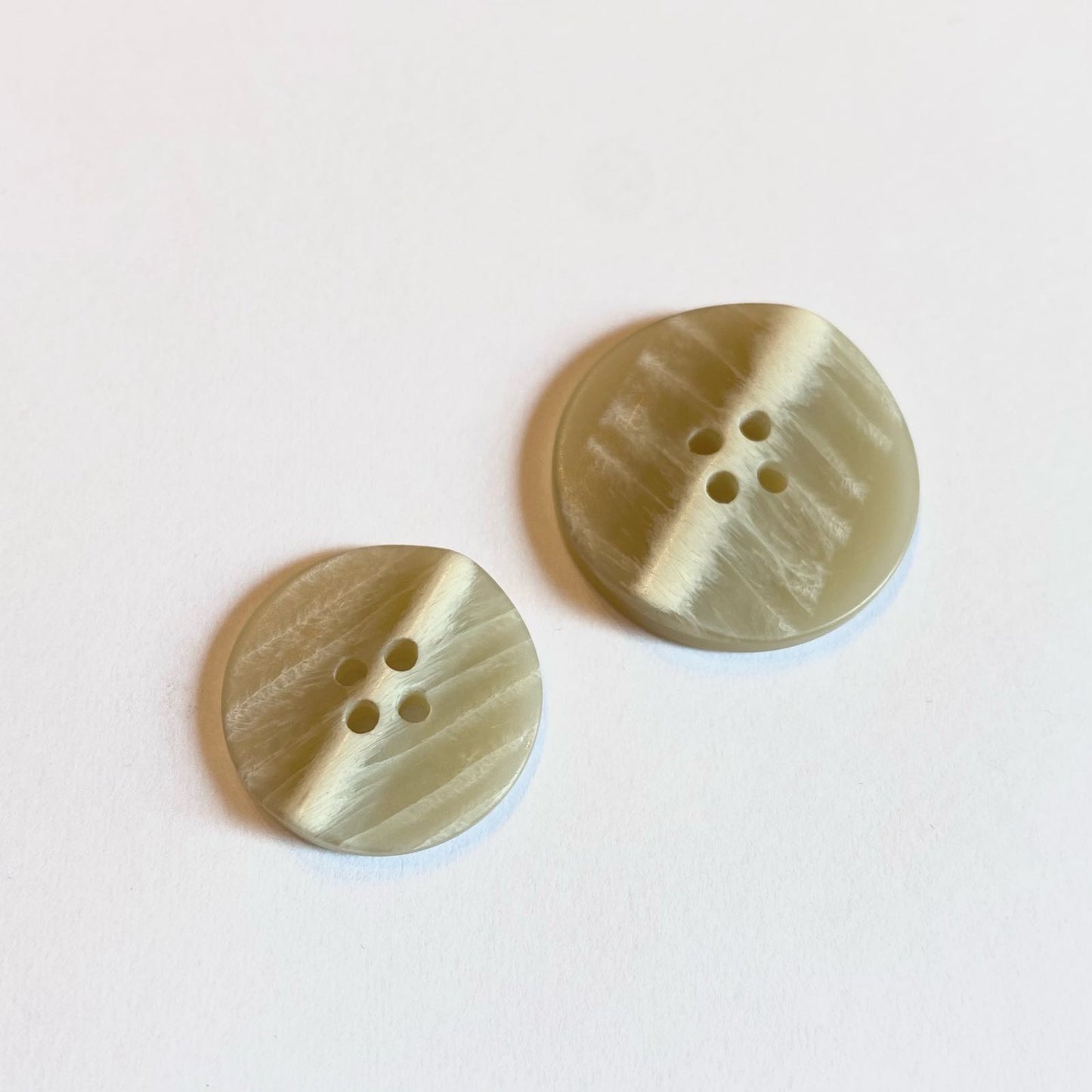 Plastic button with stripe 20-25 mm