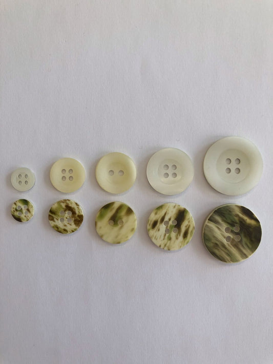 Plastic button with mottled back 10-35 mm